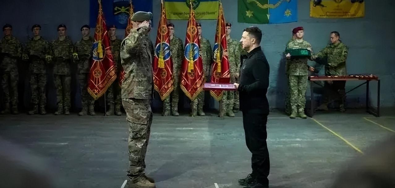 俄军将军失踪，虚假胜利被揭，谁在摆弄战场真相？泽连斯基突然问普京：“说占领了库