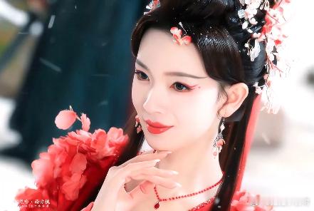 陈瑶不愧是天选古人水龙吟每次看到陈瑶穿上古装，都会觉得她仿佛是从古代穿越而来。那