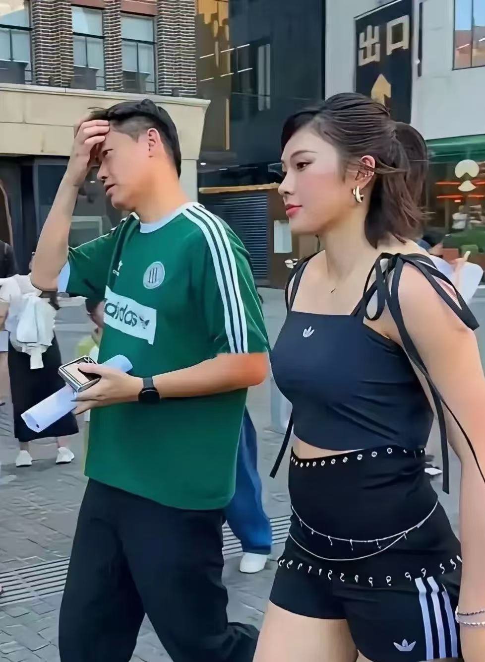 不怪都喜欢她，人确实漂亮