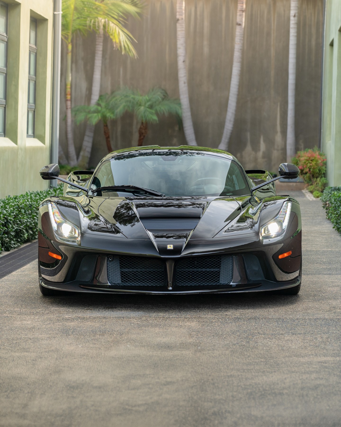 展示全新的（551英里）891公里里程，这款2015年法拉利LaFerrari仍