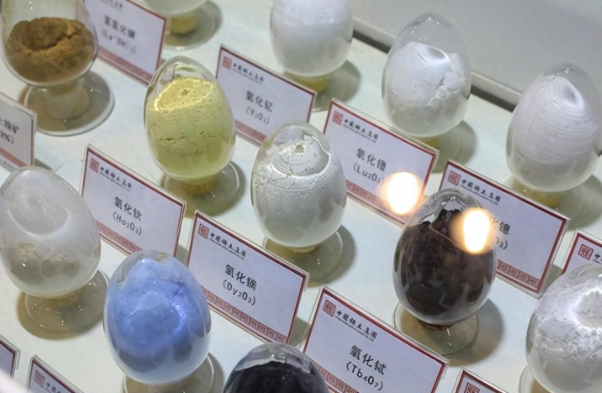反常，太反常了。中国实质性收紧稀土对日出口，已经4个多月了，按常理说，日本那种