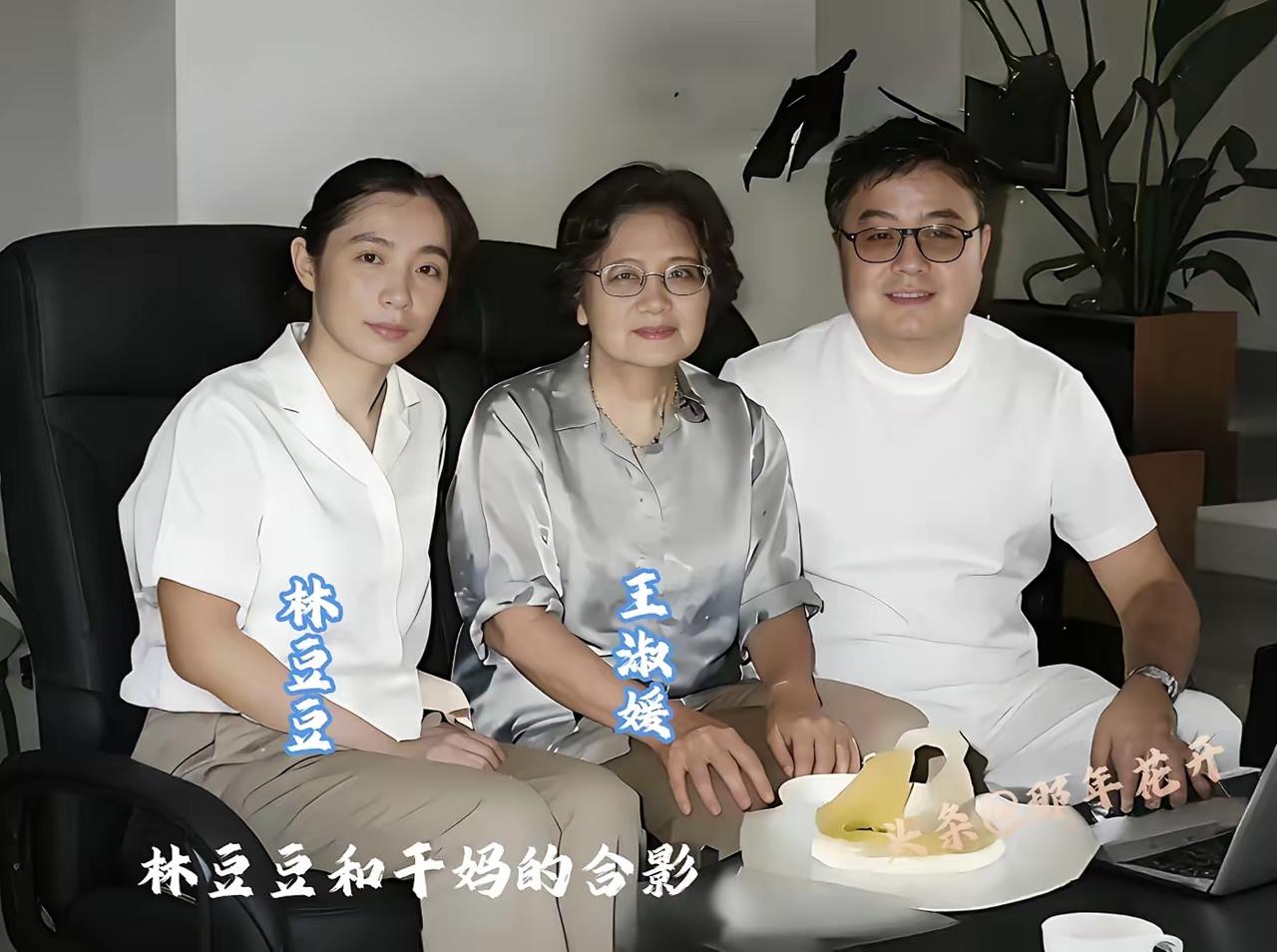 1988年北京深秋，林豆豆费尽周折，终于找到失散多年的干妈王淑媛，她紧紧握住老人