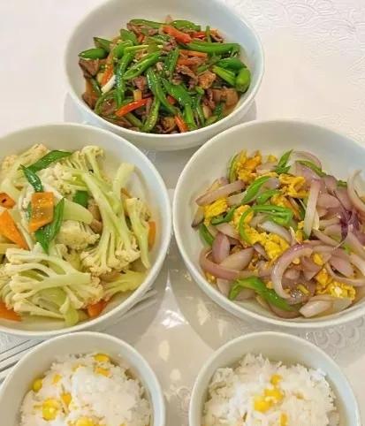 小姑子五年没和我联系了，昨天我正吃饭，小姑子给我发微信，说她儿子办升学宴，让我和