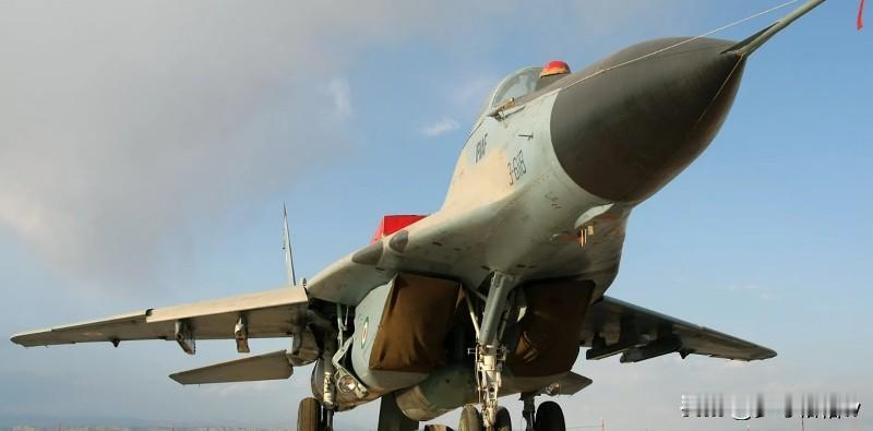 在1990年前后德黑兰从苏联进口了22架米格-29战斗机，随机进口的武器包括40