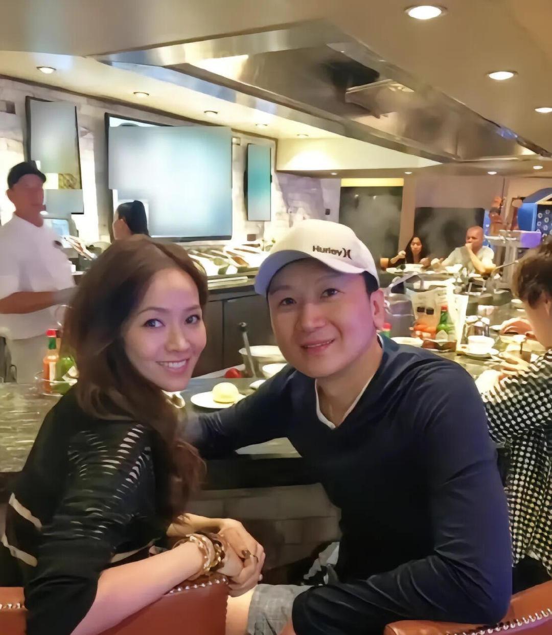 侯佩岑的婚姻选择，藏着多少女生的心声？当年侯佩岑放弃轰轰烈烈的爱情，选择嫁