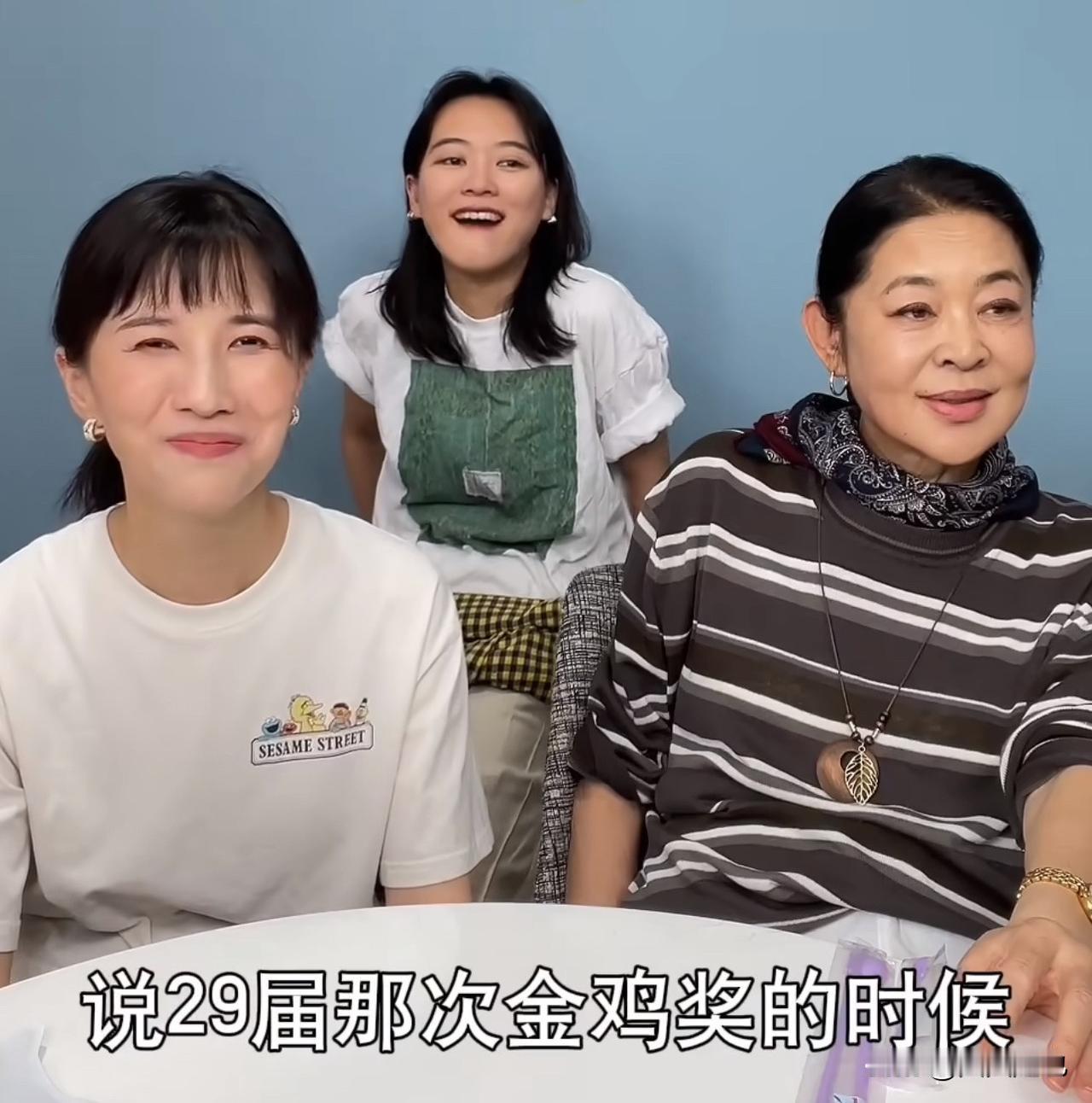 倪萍是真敢说啊！和papi酱一起拍视频，倪萍提到金鸡奖，她至今还为章子怡《一代