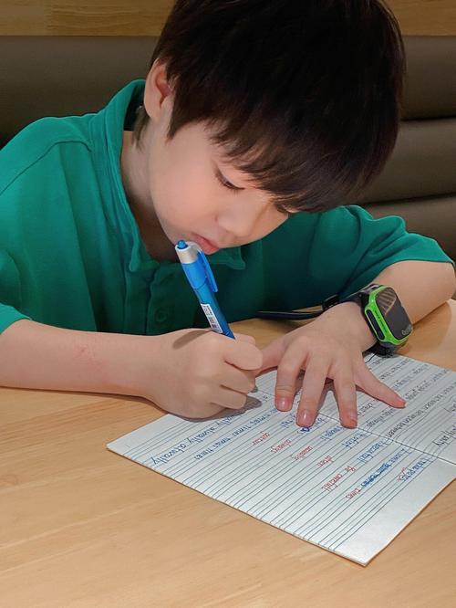 现在的学生真是太不容易了素质教育提了好多年感觉还不如从前每一次减负学生的