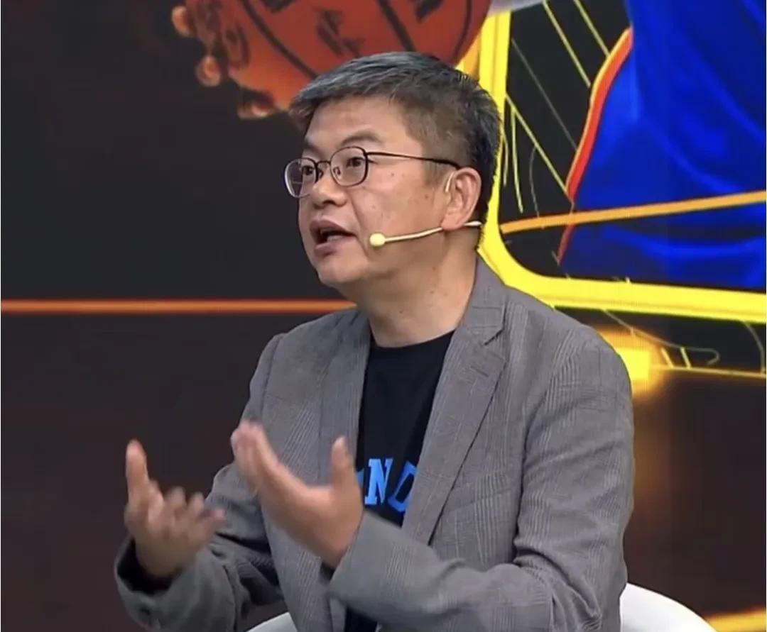 著名篮球评论员苏群评价宫鲁鸣指导，他认为宫鲁鸣指导没有什么问题。中国女篮有张子宇