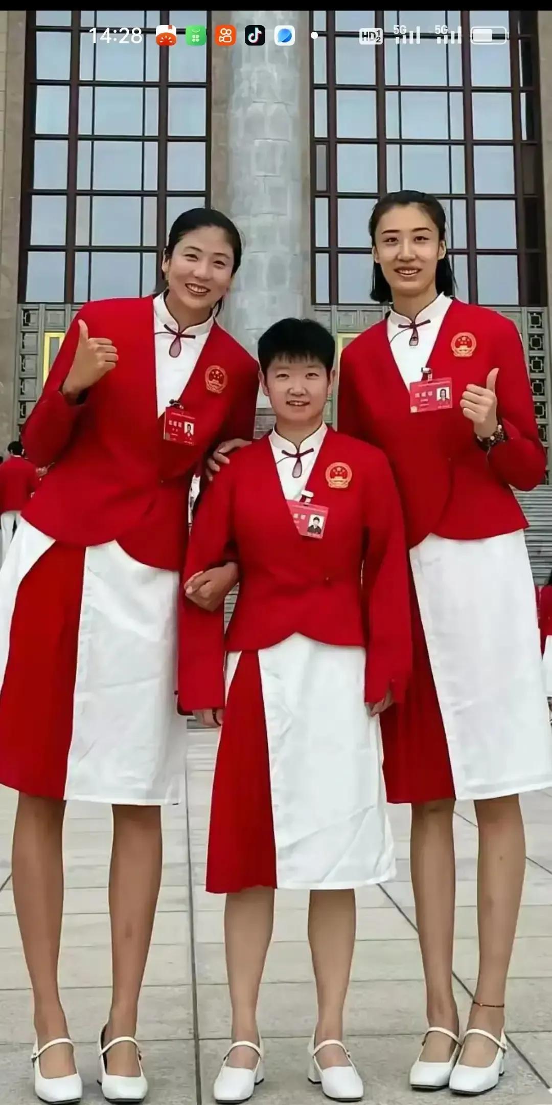 退赛，才是她最狠的一招。你只看到莎莎捂着腿退出女单。你没看到她转身就走上了混