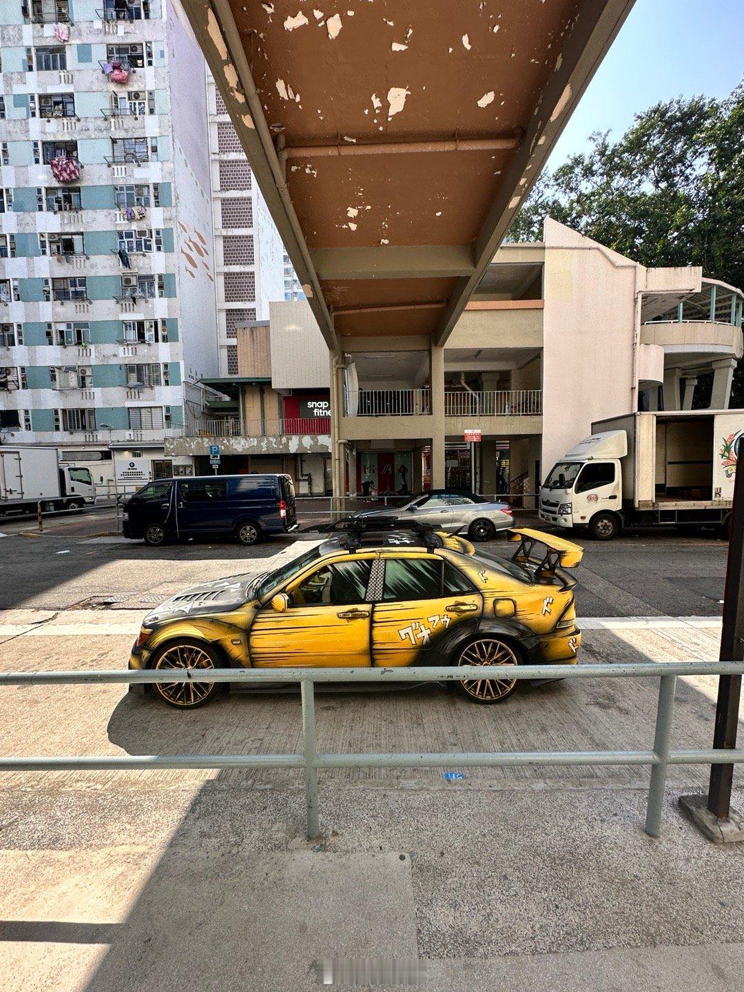 这IS停在路边，真的很漫画