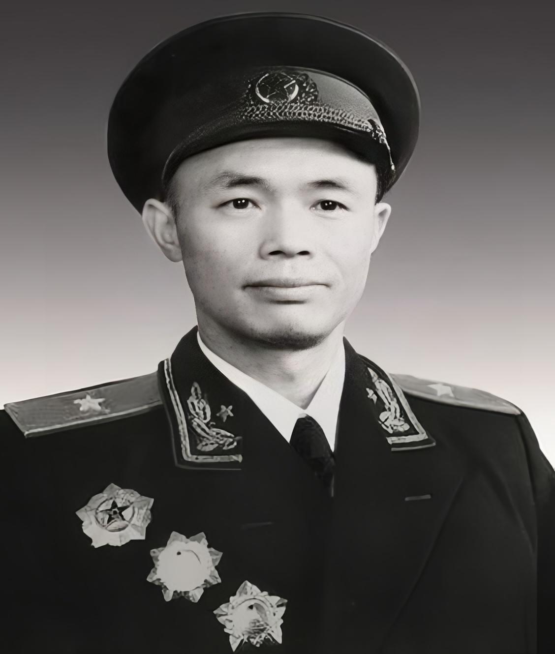 庐山会议上，有人诬陷彭德怀枪杀了一名营长。这是真的吗？开国少将钟伟站出来辟谣，他