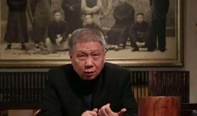 1988年，马未都去欧洲捡漏，老外忽悠他：“这是你们皇帝用的瓶子，1万欧元。”结
