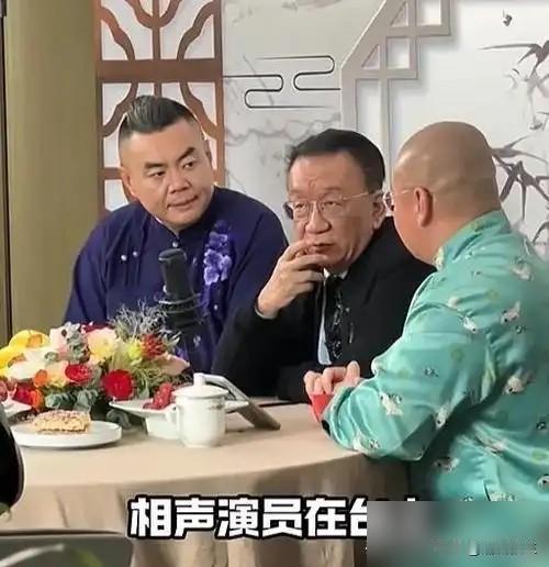 直播间里，侯耀华说相声就图一乐。我听着想笑，是笑他不懂。80大寿，直播间