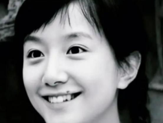 1978年，知青王鲁明调到中学当老师，批改学生作业时，忽然看到作业本中夹着一张