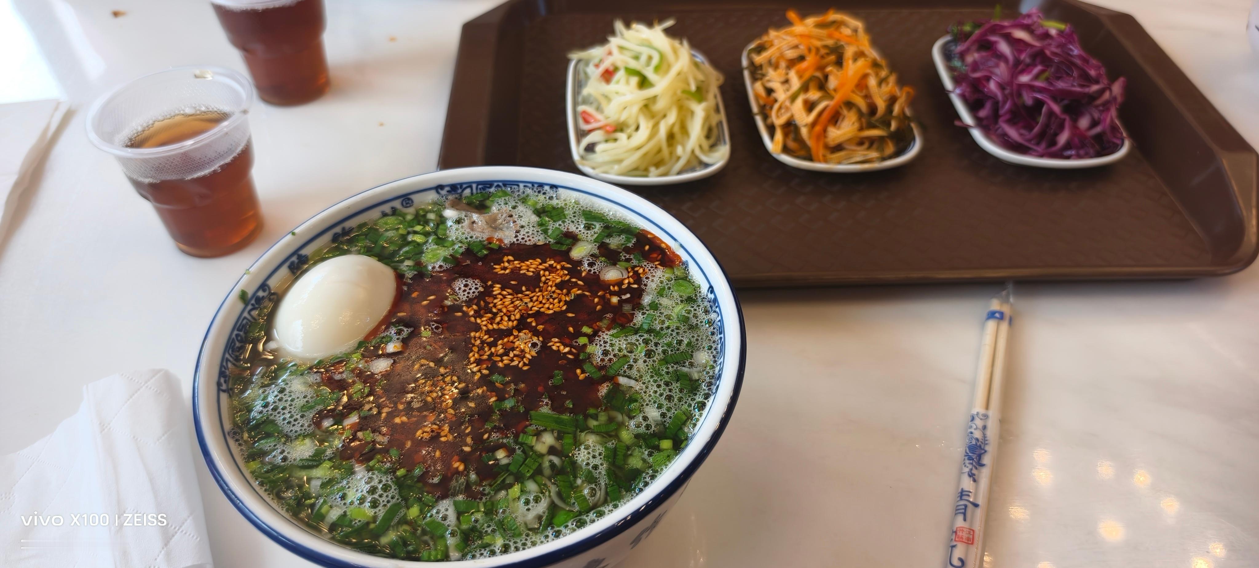 早起一碗牛肉面，吃饱准备出发，gogogo！！​​​