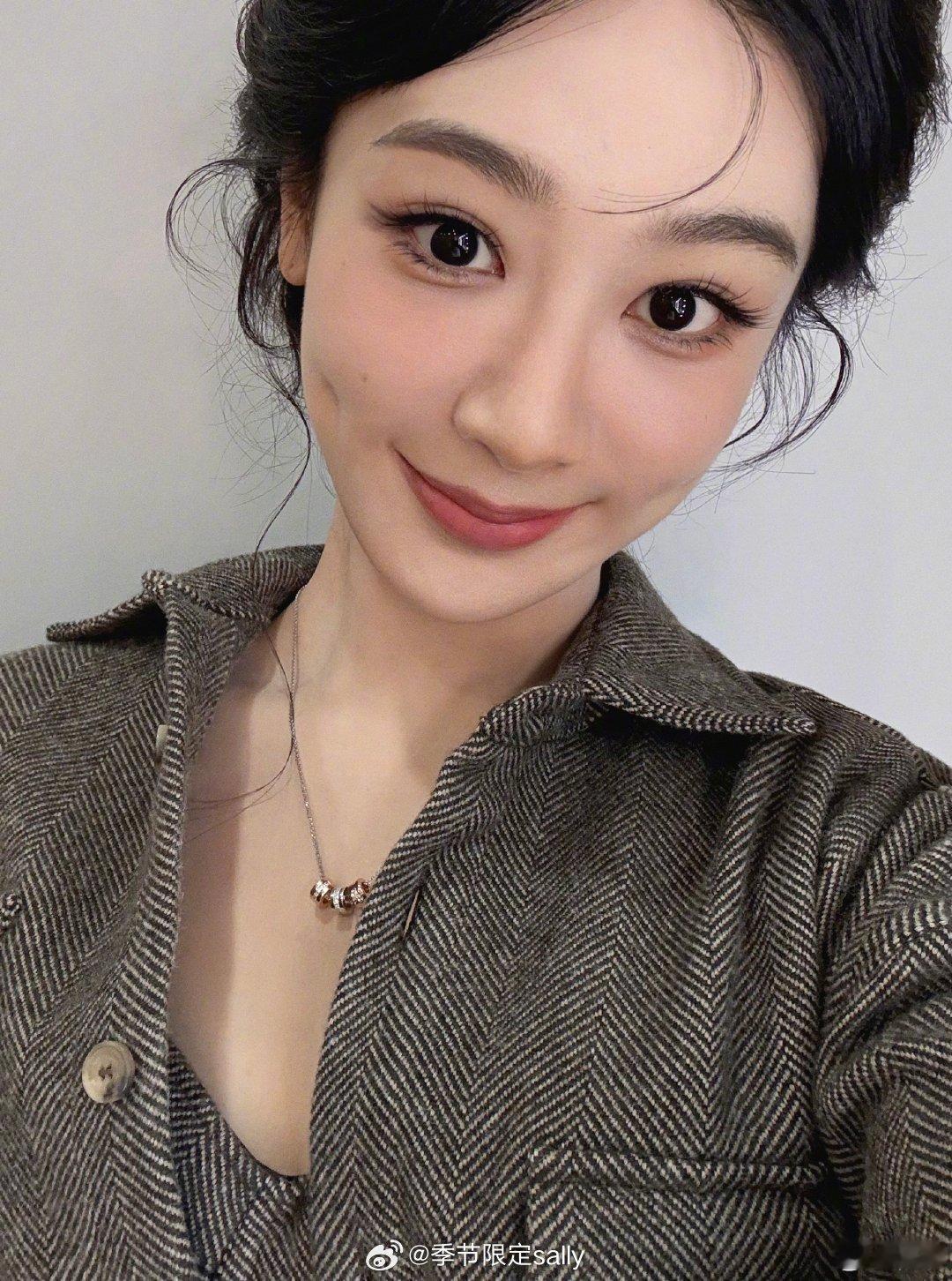 杨紫营业，这组自拍好漂亮哦😍