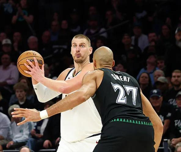 完全打不动戈贝尔啊！约基奇过去三场遭遇三连败，场均拿到25分15篮板6.7助攻