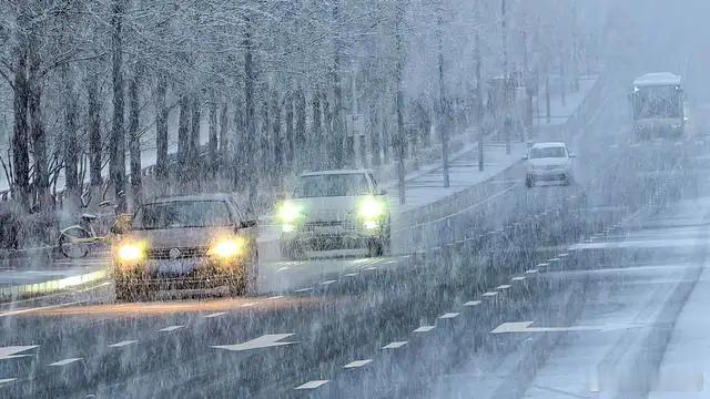 【河南停课通知】因为暴雪天气预报，河南周口、驻马店、漯河发布暴雪停课通知：根据周