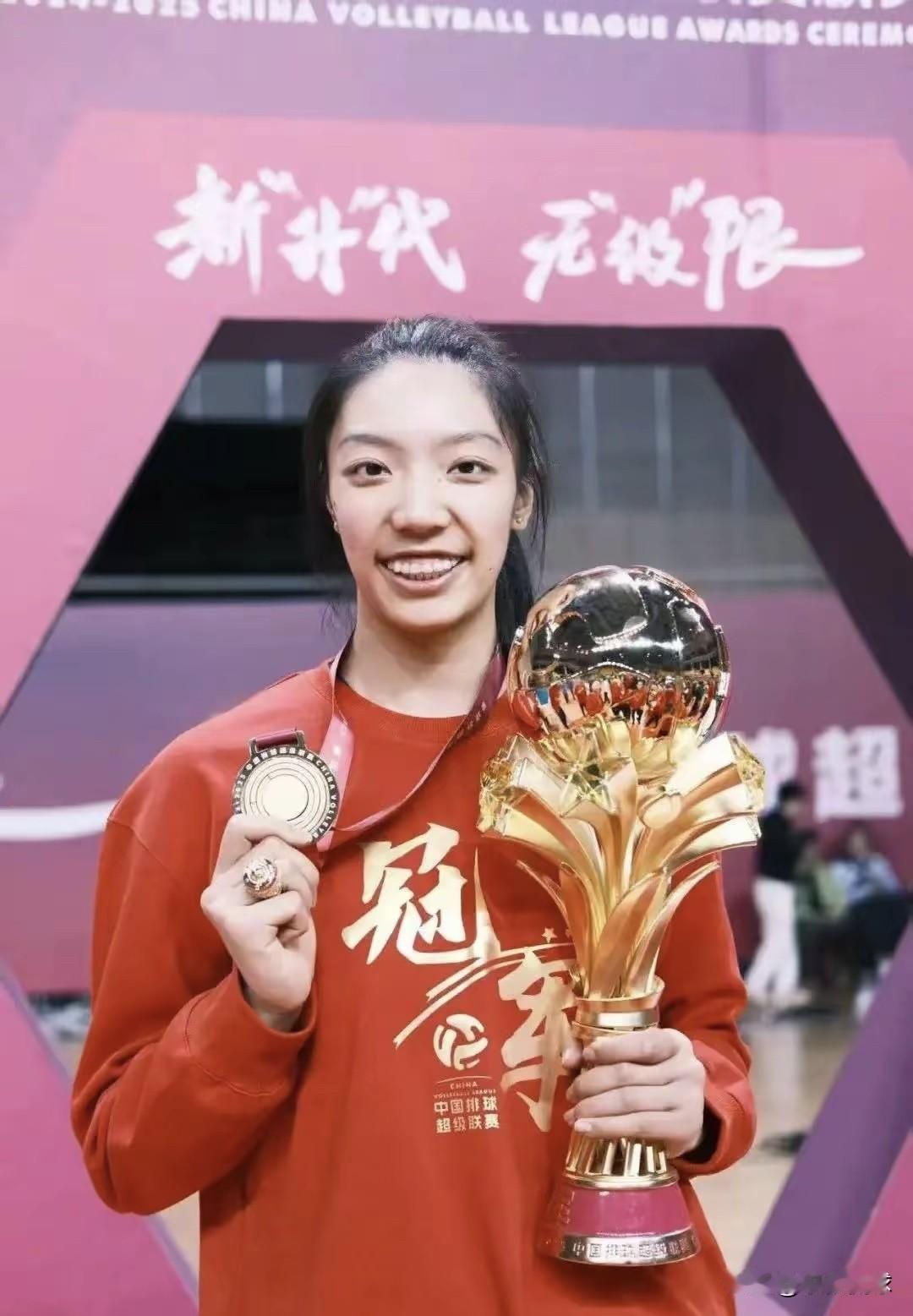 1米84的主攻真能成下一个“小杨昊”？唐欣这条件有点吓人！别看她身高只有1米
