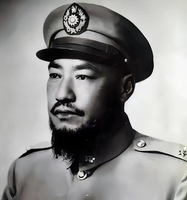 1961年，58岁的马步芳对18岁的五姨太说：“把你妈妈和两个妹妹叫来伺候我！”