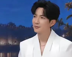 陈楚生爆料秋晚后聚餐，买单有讲究，刚刷到陈楚生聊起中秋晚会后的那顿聚餐，本来是件不起眼的小事，听完却
