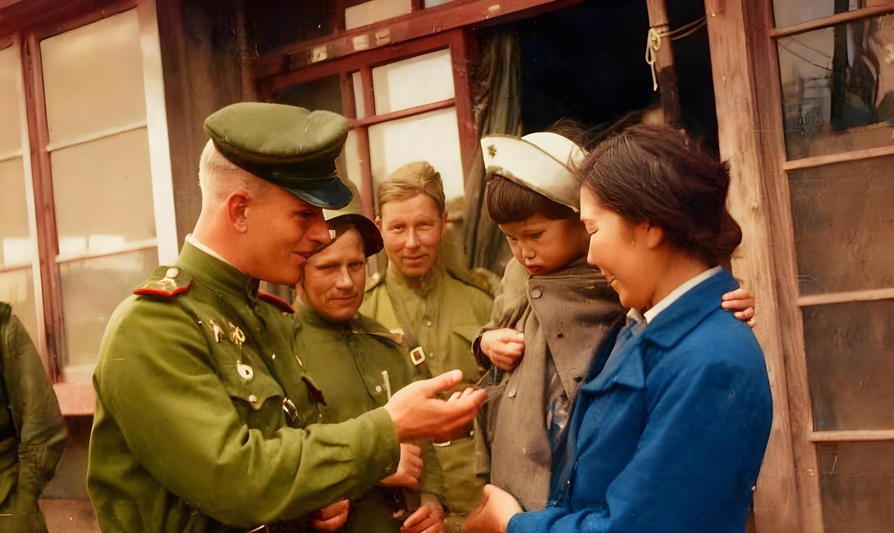 苏联红军解放库页岛1945年8月11日，二战末期，苏联调集10万红军对驻守在库