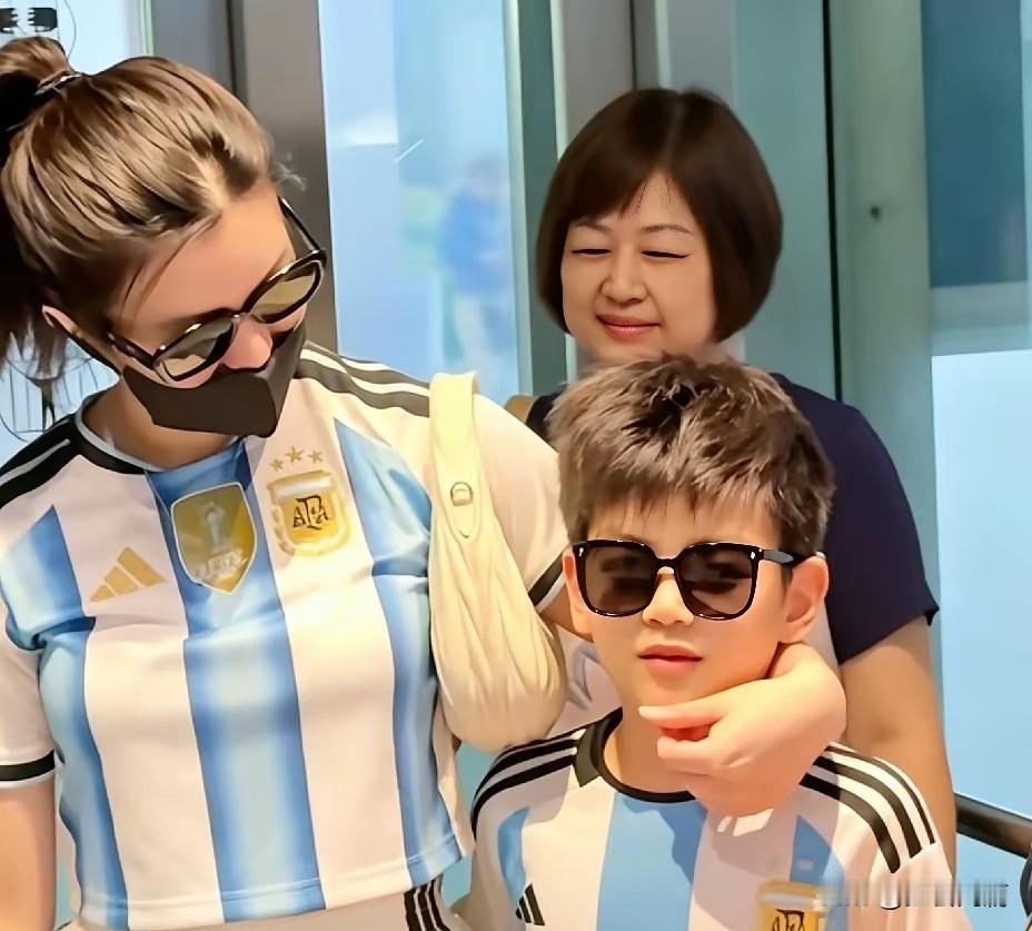 给孩子起了一个这么拥有美好寓意的名字，两个人的婚姻还是没有长久。演员陈晓与陈