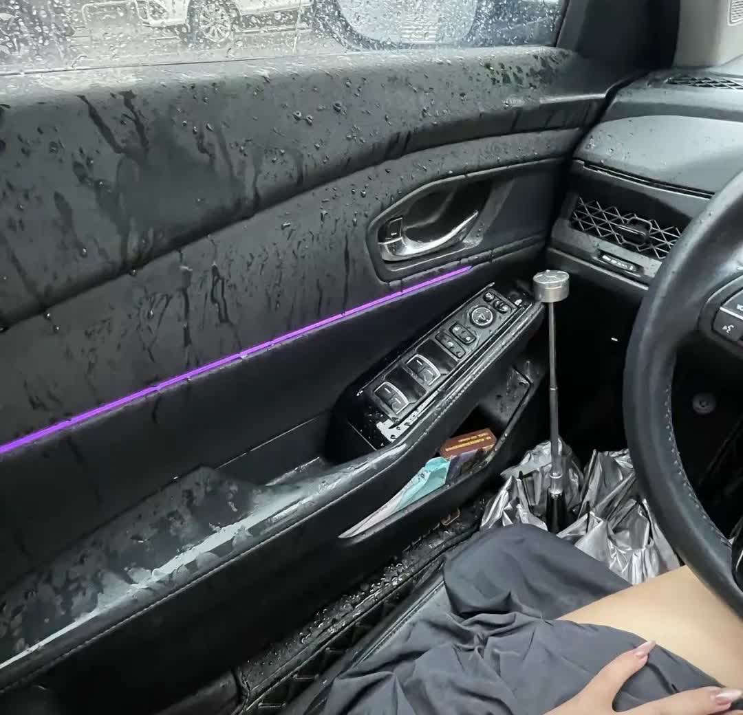 太形象了，每次下雨上车都被淋成这样，到底怎样才能不让它淋到啊？太心疼了💔