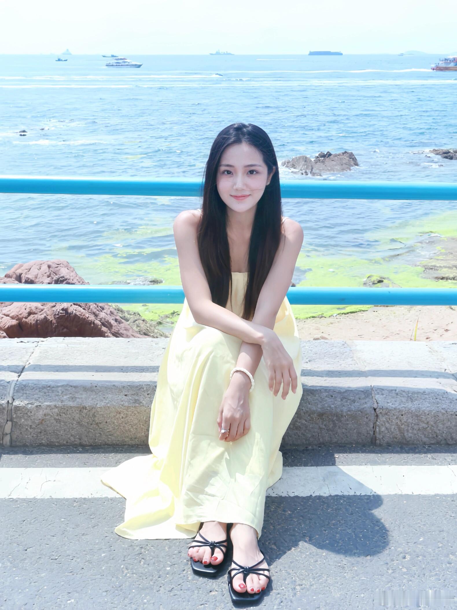 杨志雯青岛海边拍照🌊​​​