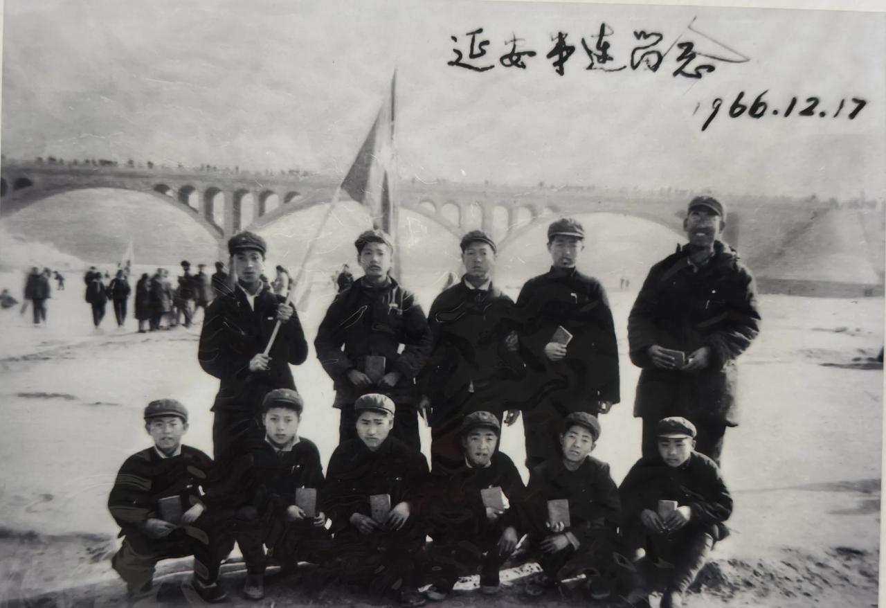 多公里到达“革命圣地”延安的串连壮举吗！