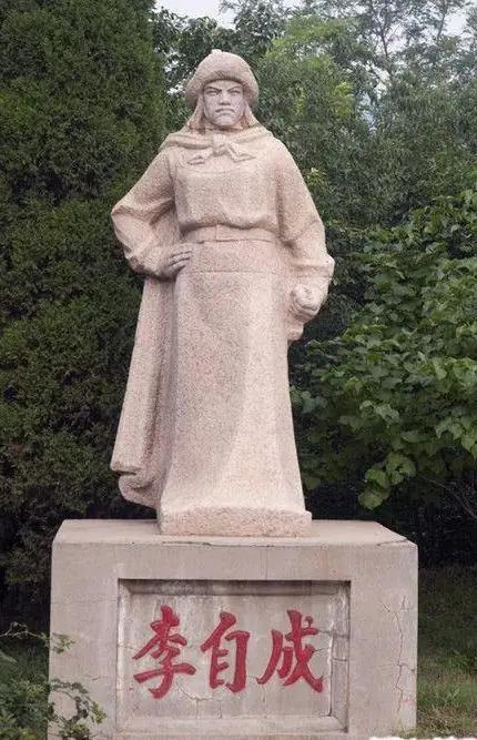 李自成进了北京不到两个月，就被赶出了皇宫。他手下几十万兵马，打到明朝京城，转眼就