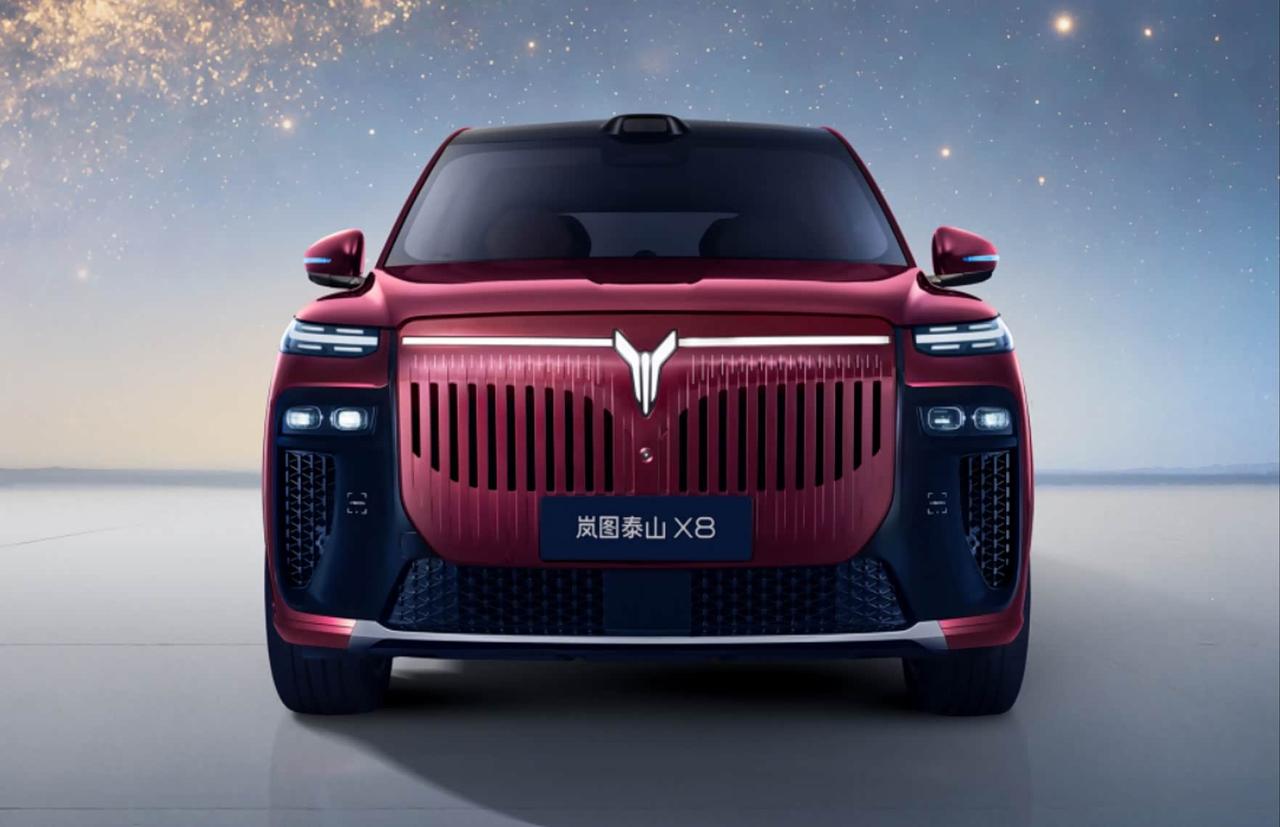 家庭出行，终于不用再为抢屏幕烦恼了。3月31日，岚图汽车宣布，岚图泰山X8将首搭