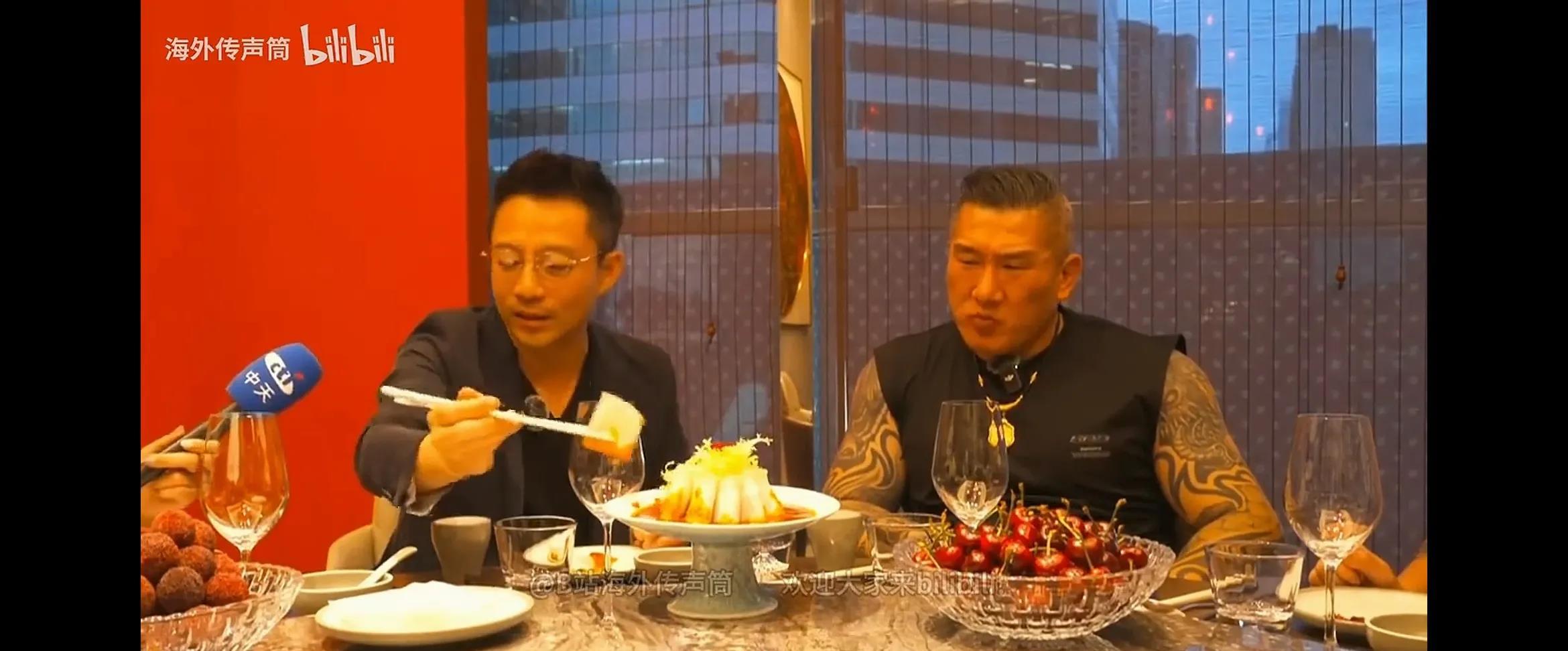 汪小菲，很暖心！6月12日，汪小菲在上海麻六记餐厅招待来自中国台湾省的网红馆长
