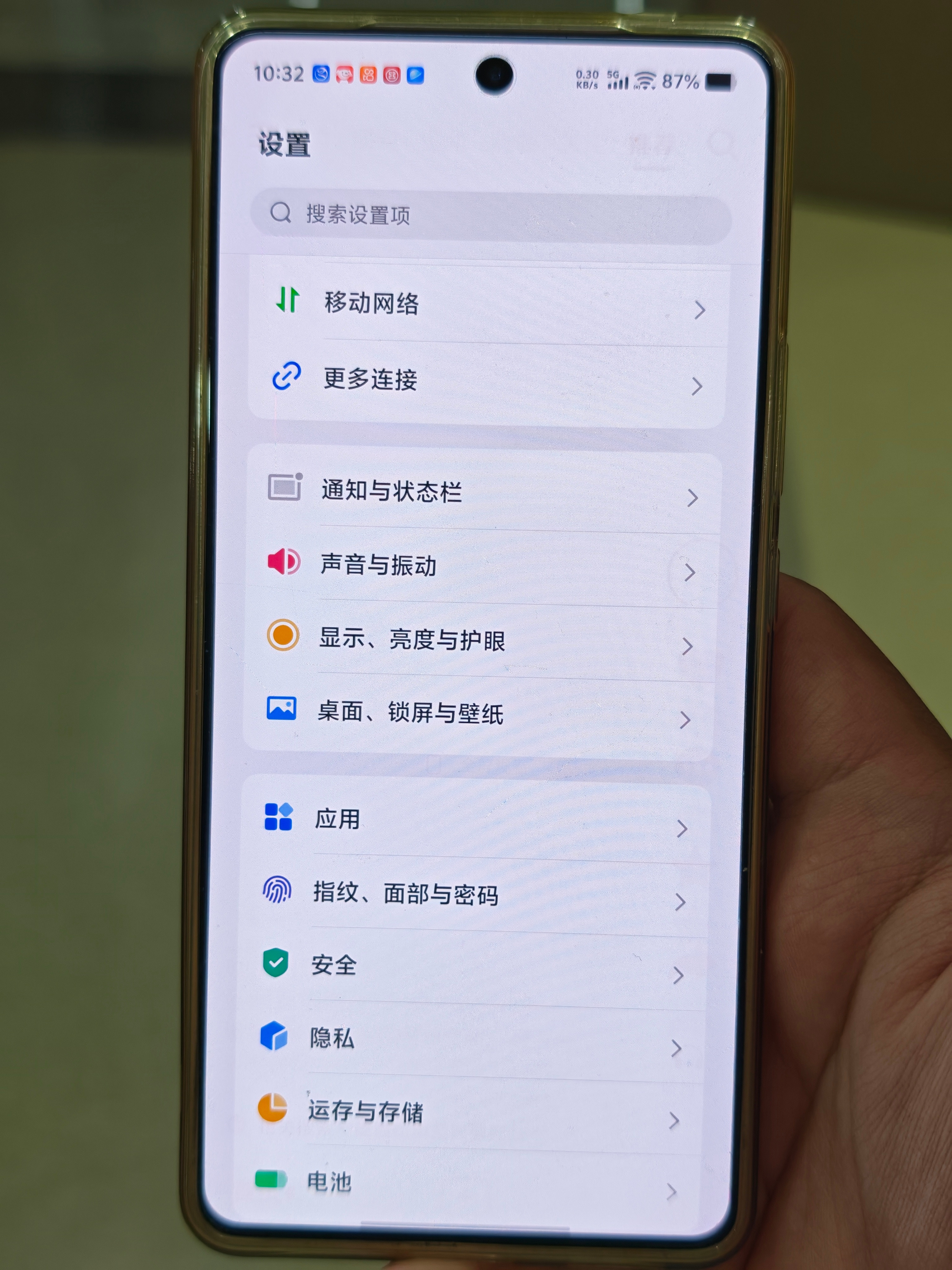 我爸他们用手机是真的费…我这手机去年给他换的，然后就已经严重烧屏了，后来才发现，