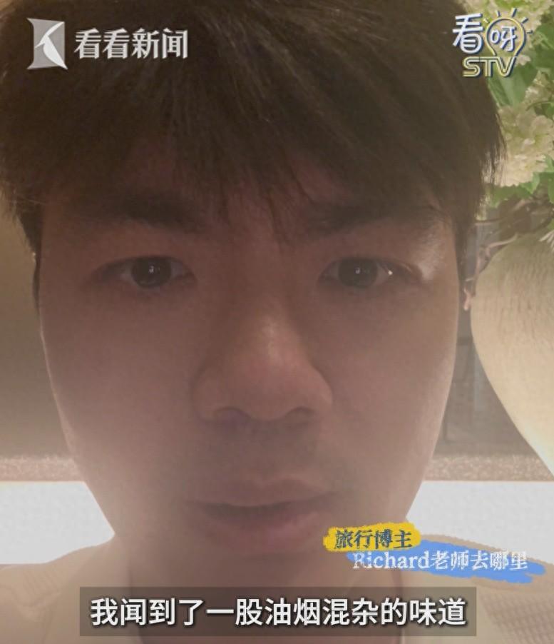 拿整架飞机人命当儿戏！8月25日光明网报道，新加坡，航班万米高空，一名乘客躲进厕