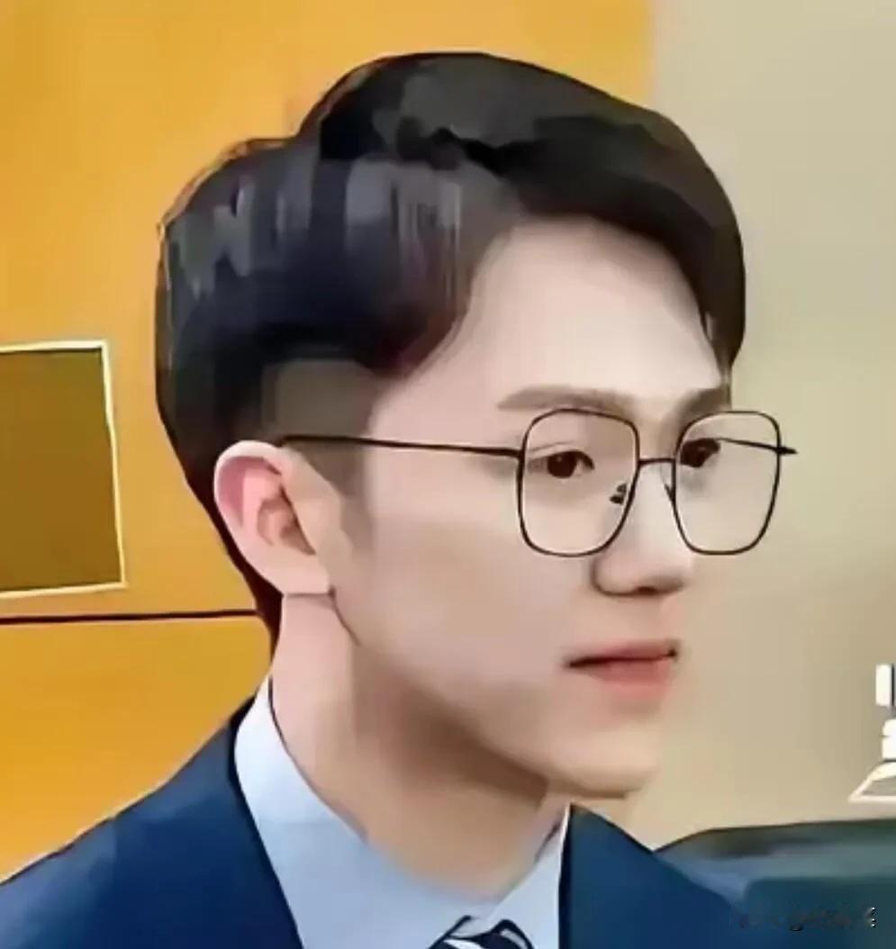 董明珠确实霸气！一个海归面试格力，要求10万月薪，董明珠毫不留情问他，“在国外读