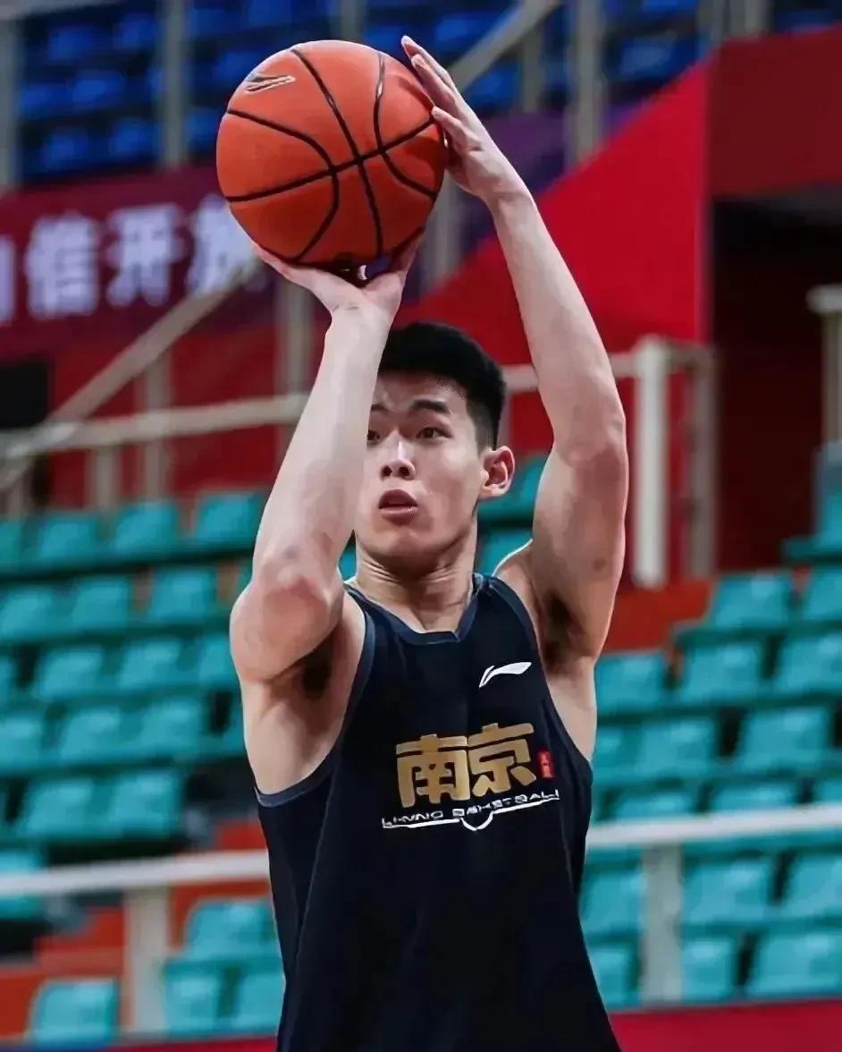 技术存在短板，身高是劣势，林葳恐无法登录NBA！不得不承认，今夏参与NBA选秀