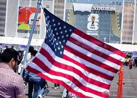 美独立日庆变流血惨剧简直讽刺拉满！美国所谓的独立日，愣是演变成了平民惊魂夜