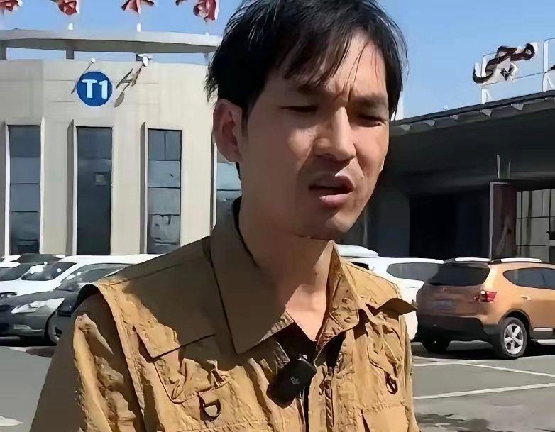 我的堂哥也曾涉足职业打假这个行当，我向他打听，铁头为何会落得如今这般下场。他没有立刻给出答复，默默抽