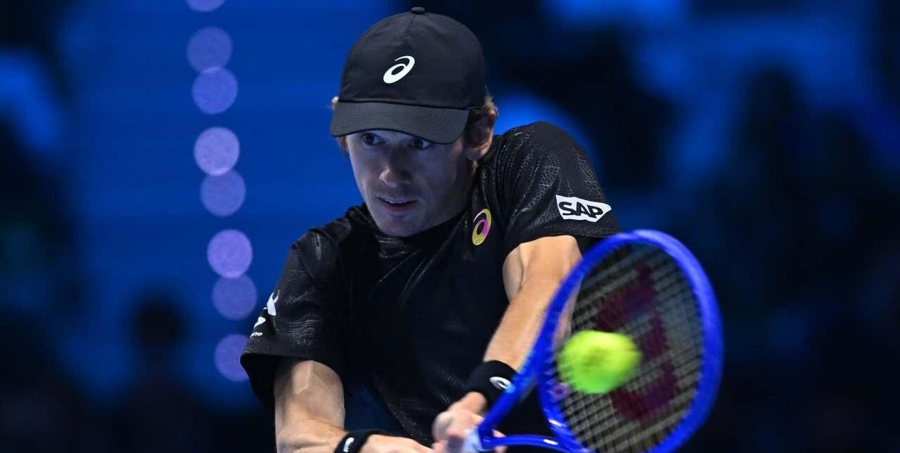 德米纳尔，太难了！在年终总决赛男单半决赛0-2惨遭辛纳横扫之后，德米纳尔已经1