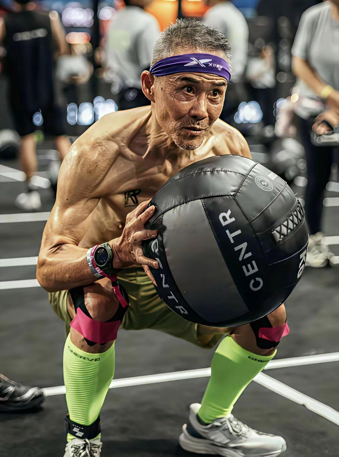 王石和迟重瑞都是75岁​谁的生活方式更健康​谁看着更年轻呢​​​