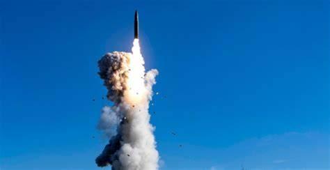 中国真的拦不住美国的洲际导弹吗？《国家利益》杂志曾经公开表示，中国在攻击端己追上