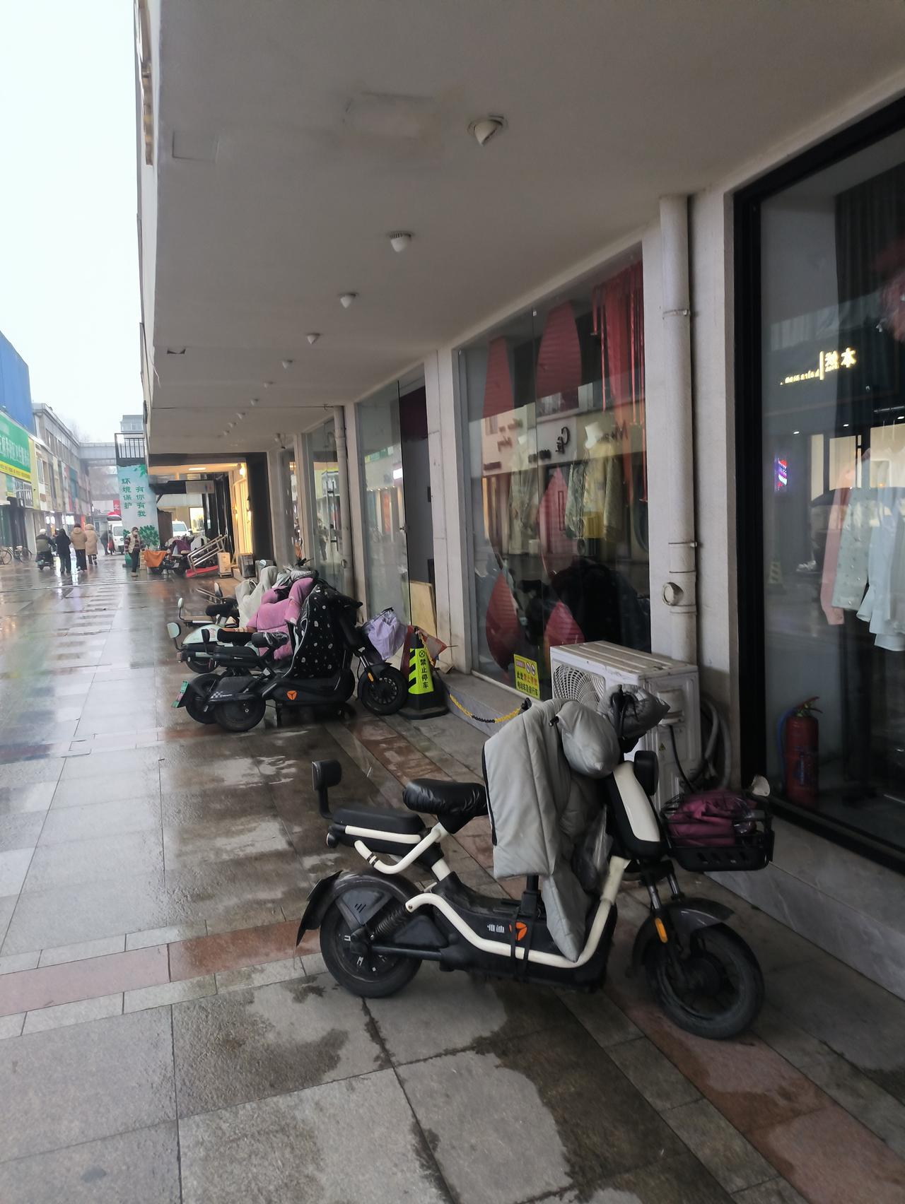 山东淄博王府井商业街的生意也不大好啊。2003年开业的王府井商业街是淄博商业街