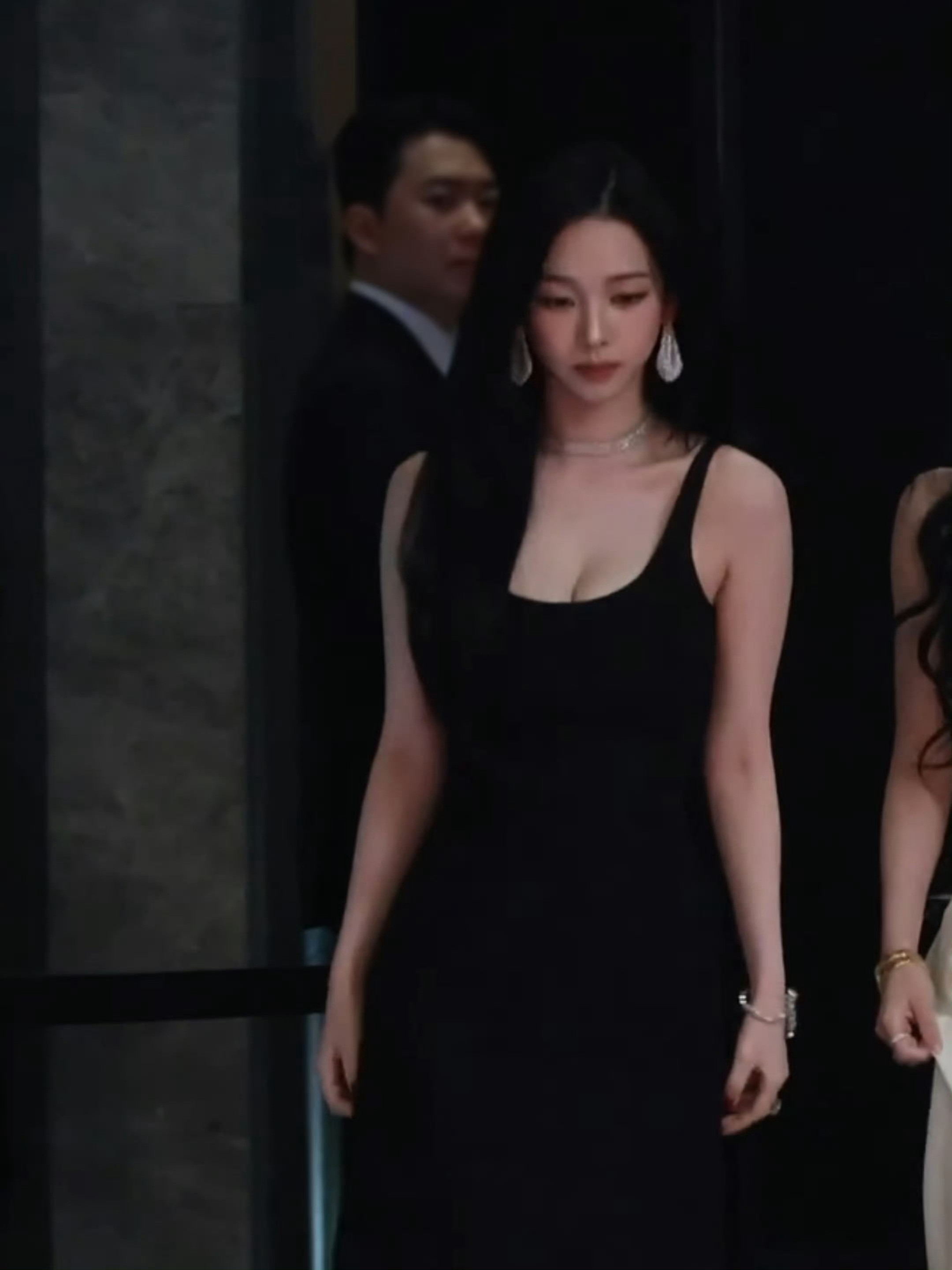 漂亮的线条恰到好处的丰盈美….（Karina🪭​​​