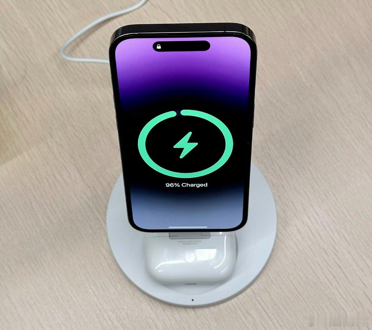 iPhone千万别这样充电了我表示，别听他危言耸听[无奈摊手]就随用随充就行，只要充
