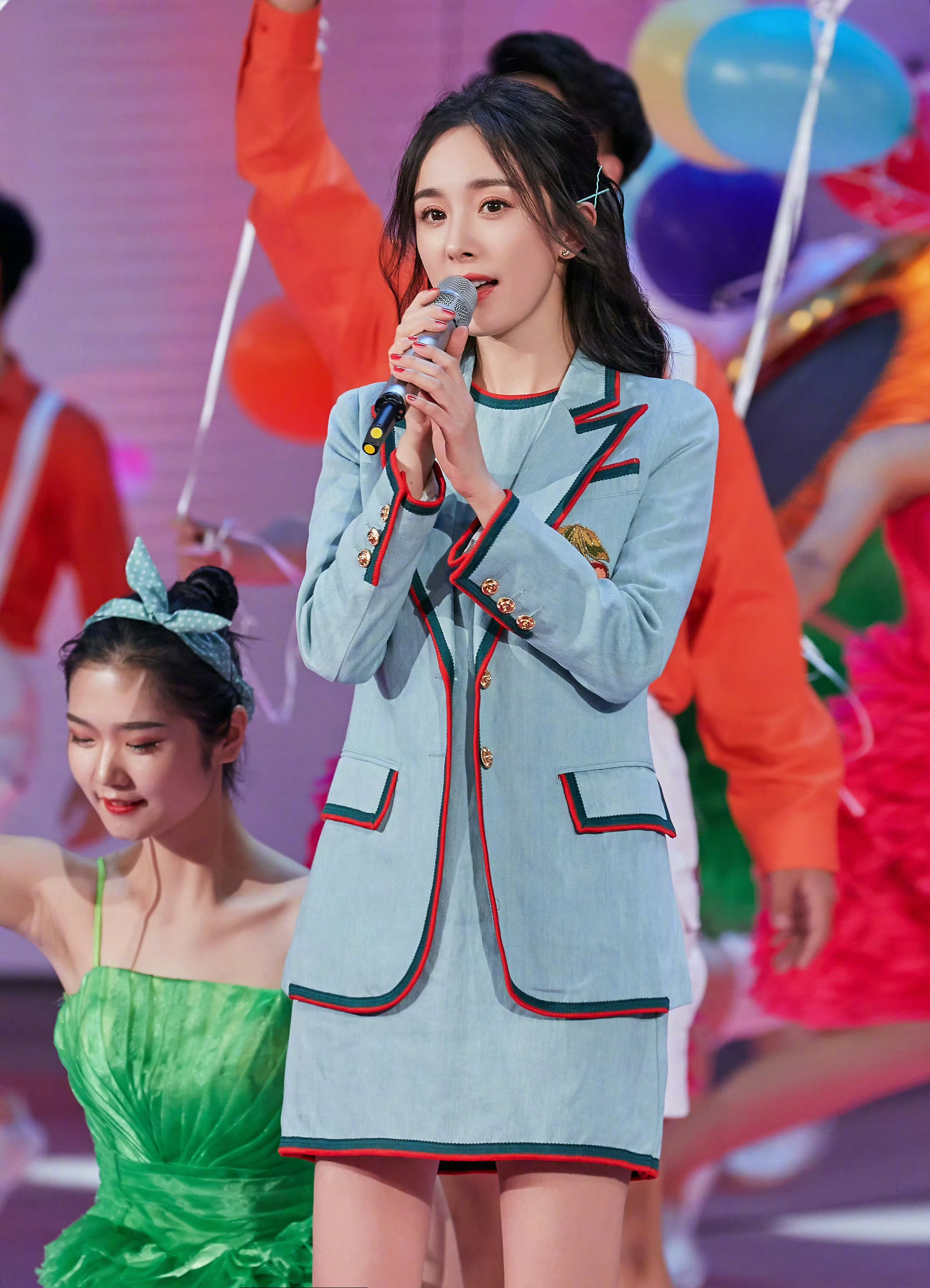 杨幂ym杨幂生万物生活宛如一幅绚丽多彩的画卷，等待我们以梦为笔肆意挥洒
