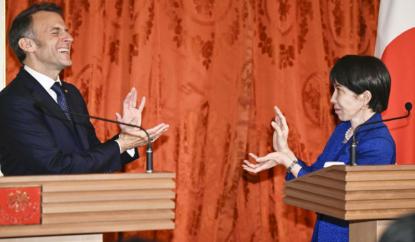 马克龙果然是变色龙，前脚刚跟日本商量着要联合起来对抗中国，刚回法国就向我们表示法