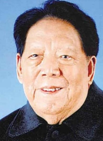 1996年，离休的铁瑛将军正在家里看报纸，就在这时，女婿走了进来，女婿说：爸！你