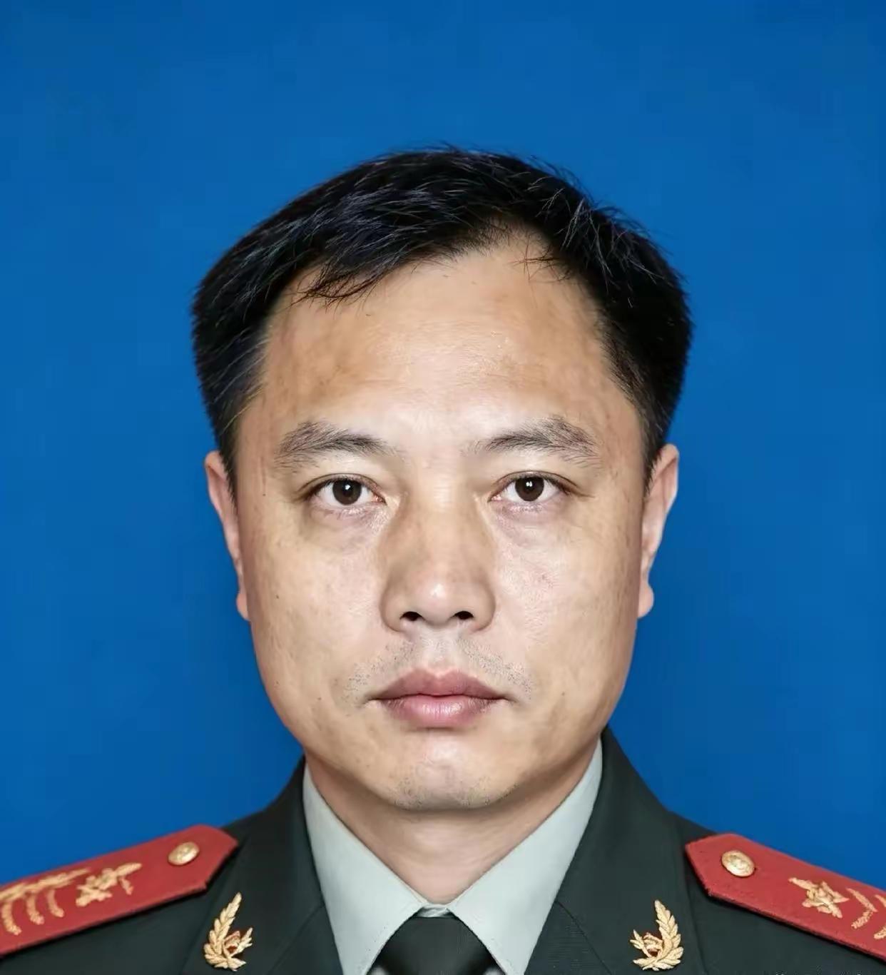 17岁进武警，6次提干都没轮到自己，换成别人早该心里发堵了。可是福建农村娃、初中