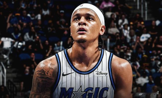 幸亏火箭当年没有选到班凯罗，不然现在肯定后悔。今天附加赛魔术不敌76人，核心球